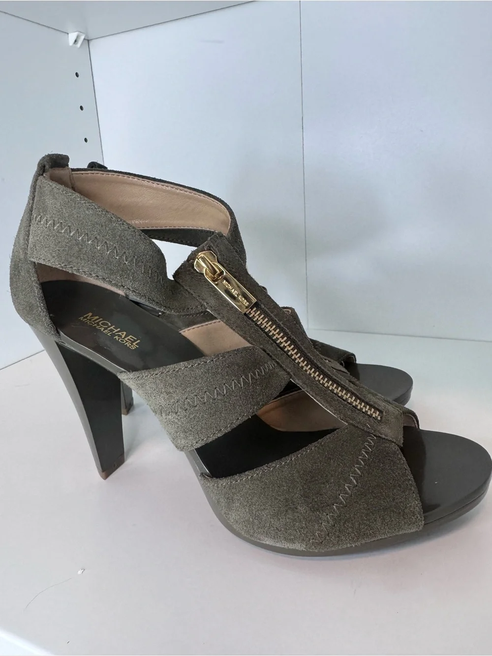 MICHAEL Michael Kors Berkley Suede Platform Heels Sandals Olive Gold Zip 8M